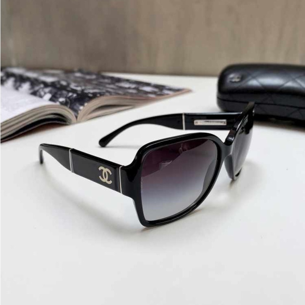 CHANEL Black Sunglasses with Quilted case